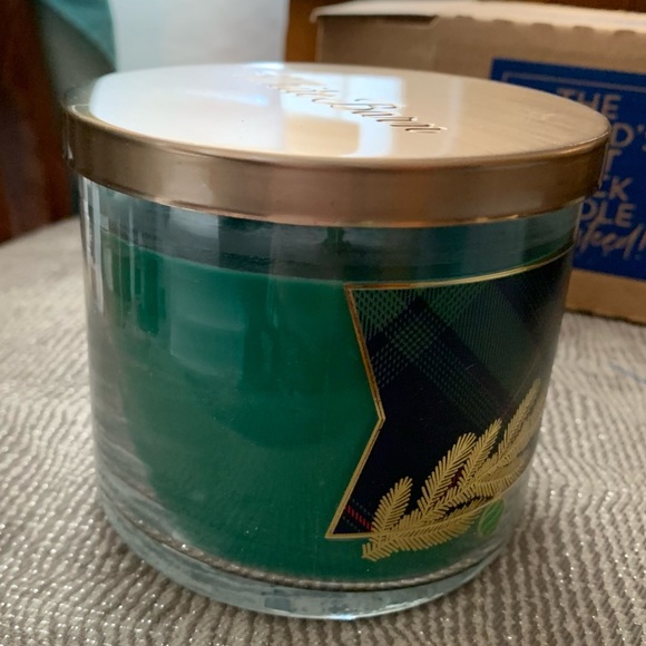 NWT Bath & Body Works 3-Wick Candle Fresh Balsam White Barn - Picture 6 of 9